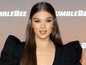 Miért? A cuki színésznő döbbenetes pornós csizmában