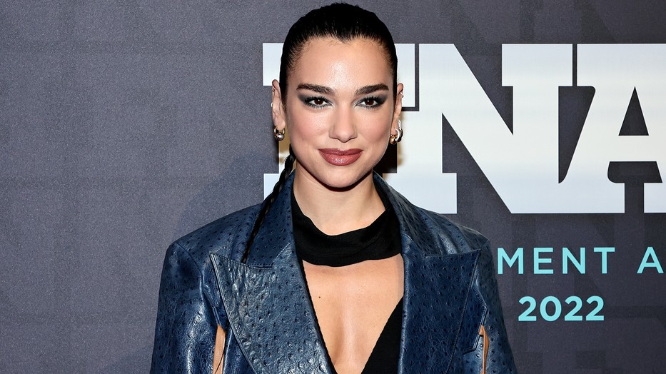 Dua Lipa számára már elindult a nyár