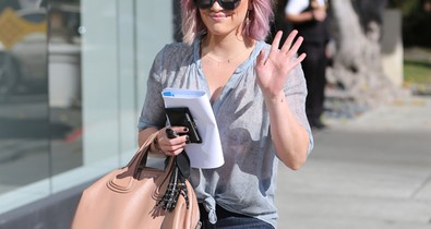 Na, ne! Kész őrület, milyen színűre festette a haját Hilary Duff!