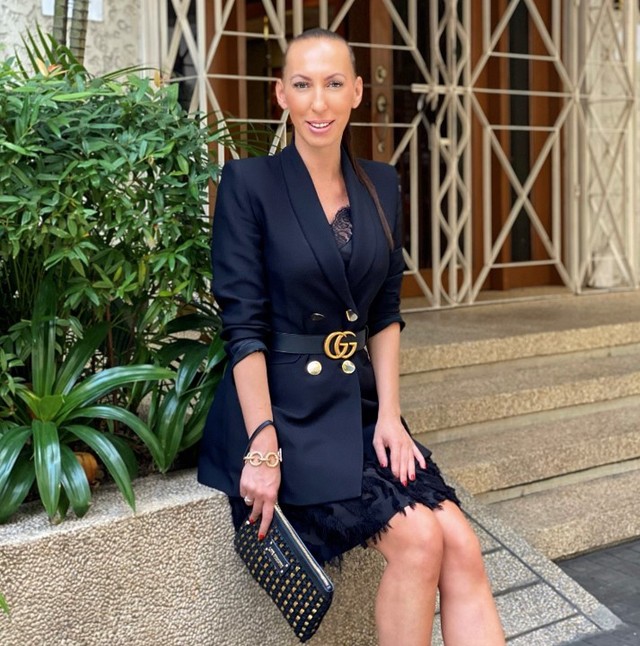 Lassu Nelli szerint ezt a fekete blézert bármivel párosíthatod