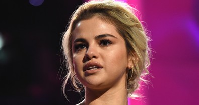 Megható! Selena Gomez sírva fakadt, megmentőjének ajánlotta a díját
