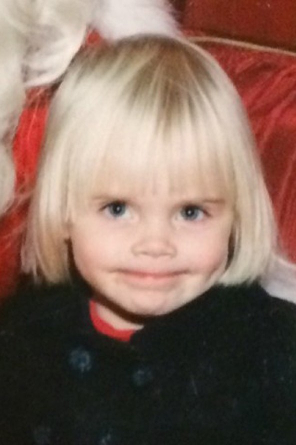 Cara Delevingne már kislányként is a legviccesebb pofikat vágta.