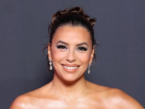 Eva Longoria felperzselte az Instagramot: egy szál bodyban mutatta meg magát a 49 éves színésznő
