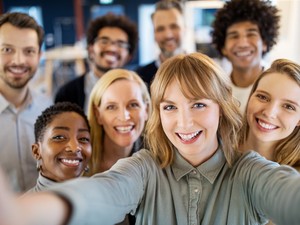 Eláruljuk, hogyan tarthatod meg hosszútávon pályakezdő kollégáidat