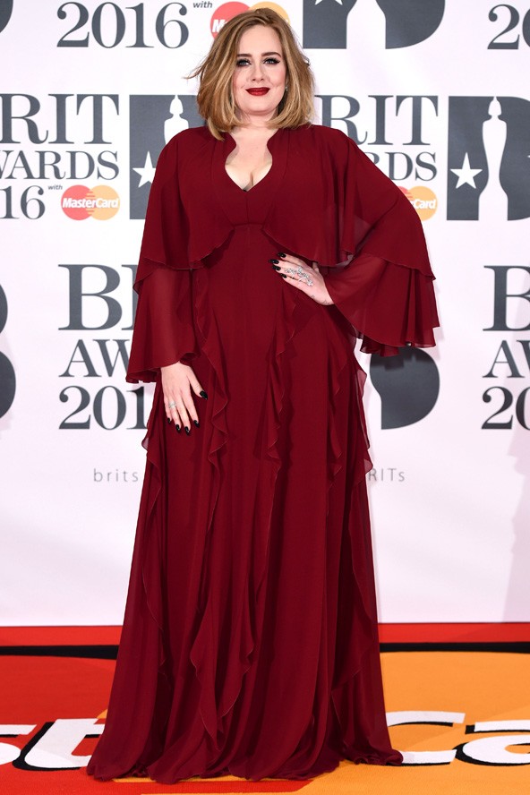 adele, brit awards, giambattista valli, vörös