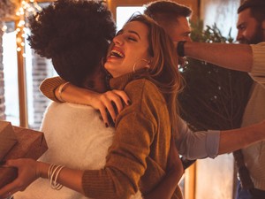 Az intimitás nem feltétlenül a nagy gesztusokról szól, sokkal inkább a figyelem és az empátia számítanak, amik hétköznapi események kapcsán is megjelenhetnek