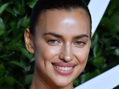 Irina Shayk megmutatta a vörös szőnyegen, hogy még mindig ő a világ egyik legszexibb nője