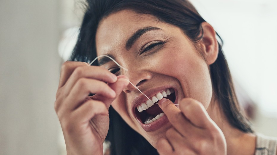 A fogselyem használata 1 perccel növeli a fogmosás idejét, és hidd el, megéri