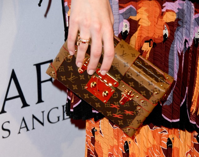 Emma Stone egy Louis Vuitton táskával