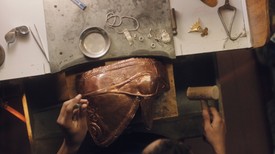 A kínai, fröccsöntött termékek után elött a kézimunka ideje