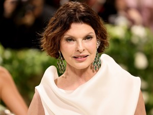 Linda Evangelista: „Szépen kérek mindenkit, ne hagyja ki az éves szűrést, nagyon fontos a korai felismerés"