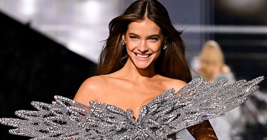 10 retinába égő fotó, ahogy Palvin Barbara felperzseli a 2025-ös Victoria's Secret kifutóját