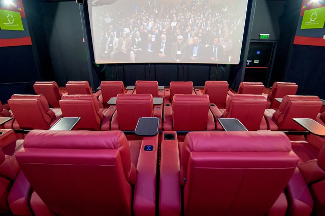 Filmnézés extrákkal: Megújult a Cinema City Aréna VIP