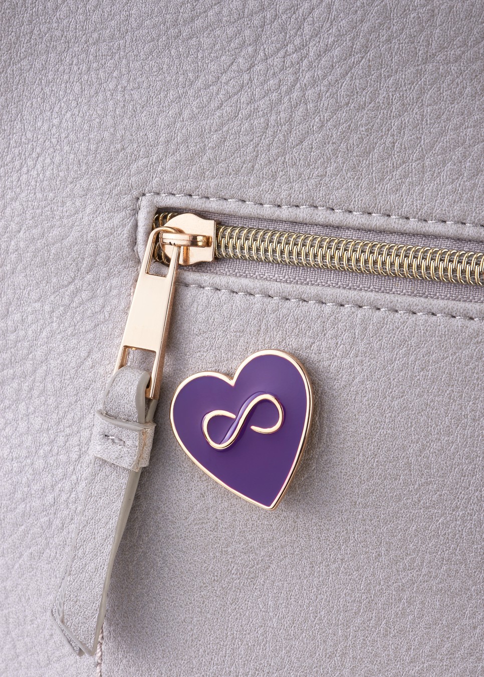 Avon Kitűző a nők biztonságáért 1699 Ft