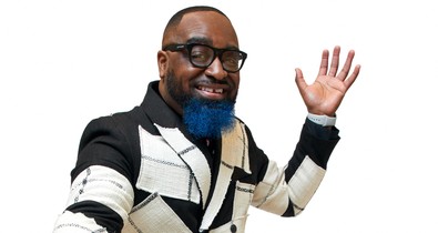 Magyarországon kapott életműdíjat a világhírű amerikai designer: ő a fenntartható divattervezés koronázott királya