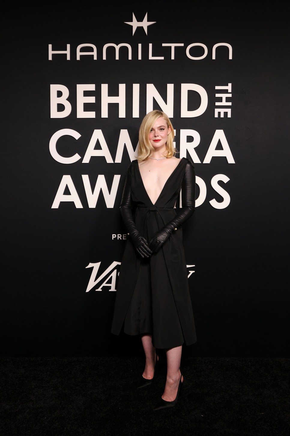 Elle Fanning megjelenése időtlen, modern részletei pedig nagyon izgalmasak
