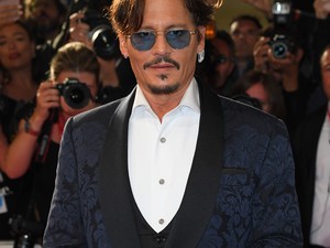 Johnny Depp új kedvence ez a kiegészítő, mindenhol ezt viseli újabban
