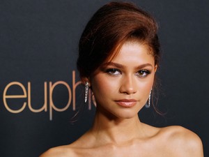 Zendaya nagyon erősen indítja a 2022-es vörös szőnyeges szezont: 30 éves ikonikus darabot húzott elő