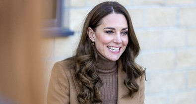 Kate Middleton mesterien ötvözi a karamellszínek különböző tónusait legújabb szettjében