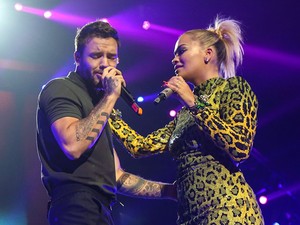 Rita Ora csak nem ezzel az énekessel kavar? Pedig csak nemrég szakított gyermeke anyjával...