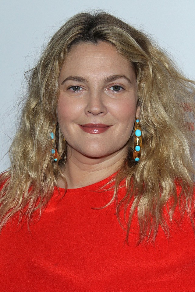 Drew Barrymore hatalmas lepelruhája minden testalkathoz kiváló!