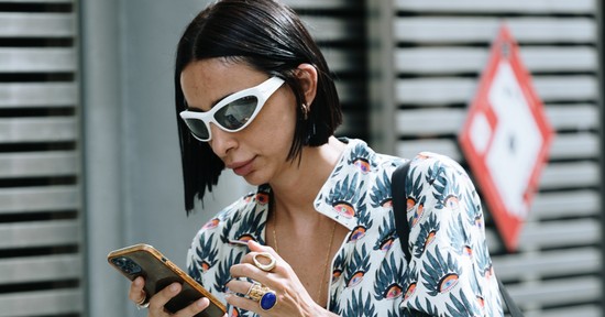 Több smink, kevesebb önbizalom: Így torzítja a közösségi média az önképed