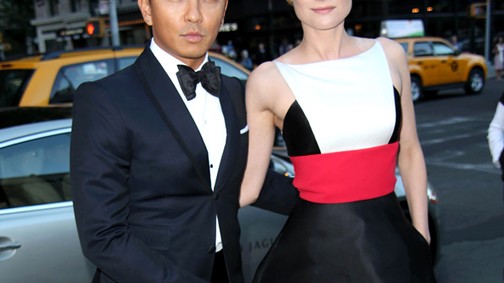 Ha elég sok Gurung-kreációt viselsz, életre kel melletted a tervező!