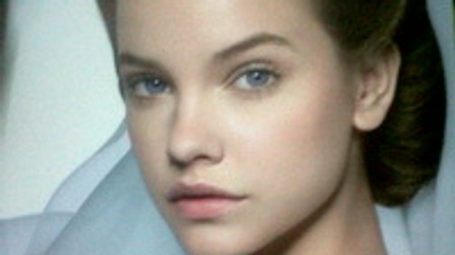 Palvin Barbi a Chanel arca