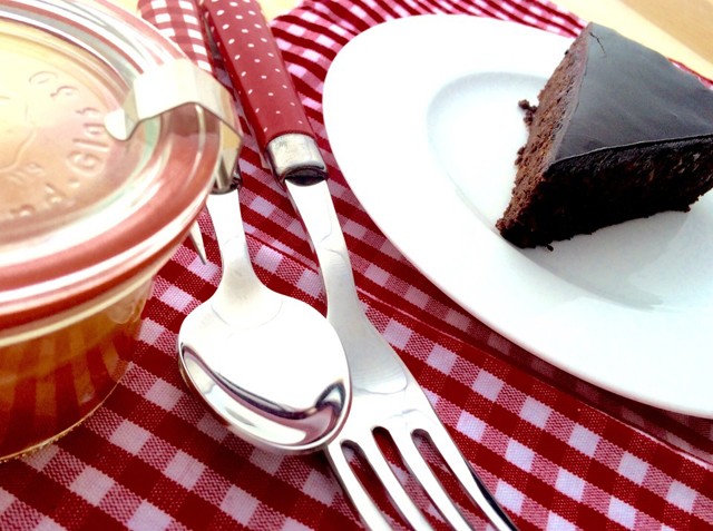 Gluténmentes duplacsokis Sacher-torta Babiczky-Pfliegel Dórával