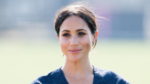 Meghan Markle álomszép Carolina Herrera ruhában ragyogott, ebben hercegnéként megszegte volna a protokollt