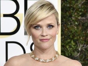 Reese Witherspoon zseniális nosztalgiaruhával ünnepelt a Golden Globe-on