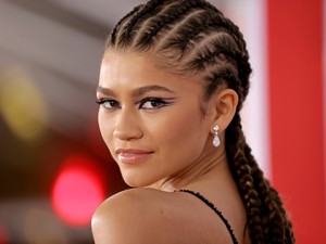 Zendaya szexi pókhálós ruhájáról maga Pókember sem tudta levenni a szemét