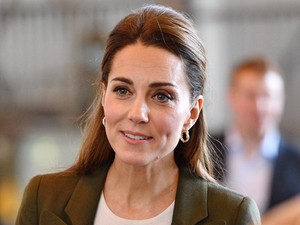 Ritka, mint a fehér holló: Kate Middleton nadrágban, és szupervagány