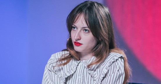 „A nők végre megérkeznek a saját erejükbe!” – Interjú Schultz Nórával, aki a Parlamenttől a TikTokig formálja a politikát