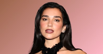 Megvalósult minden sztár rémálma: rajongók lopóztak be Dua Lipa szállodai szobájába