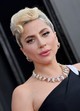 Sok időnek kellett eltelnie, mire Lady Gaga ennyire kifinomult sminkkel, hajjal és öltözékkel mutatkozott a nyilvánosság előtt