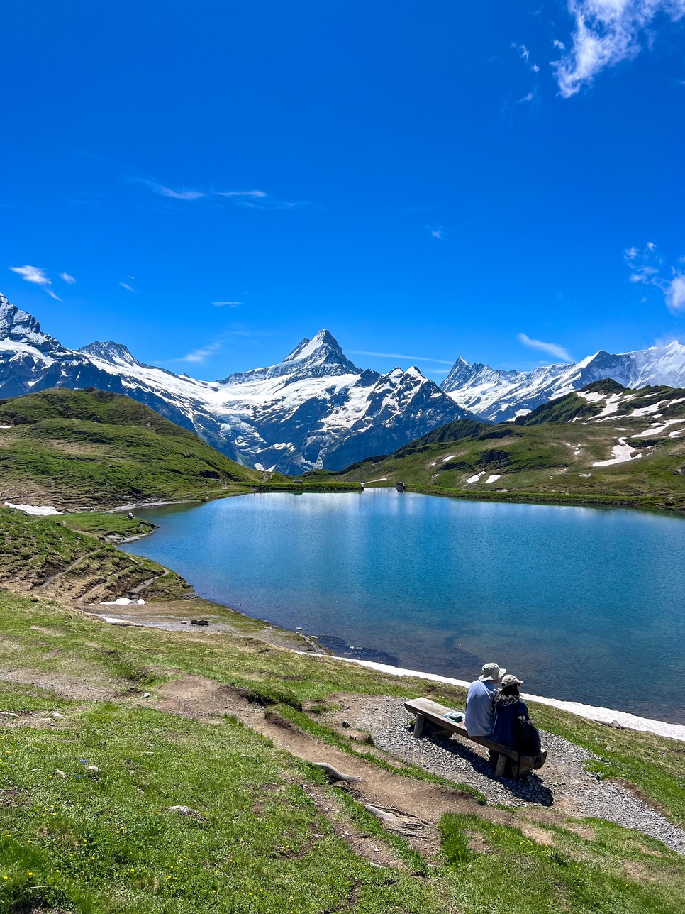 Svájc kristálytiszta vizéről és a környező hegyek elképesztő tükörképéről híres tava, a Bachalpsee