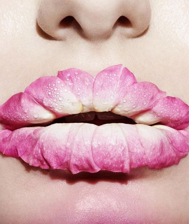 Legújabb beauty trend: Virágok az arcodon