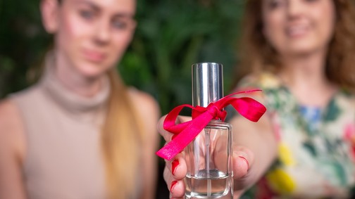 Megérkezett az intelligens locsolókölni - mesterséges intelligencia álmodta meg, és egy parfümőr valósította meg