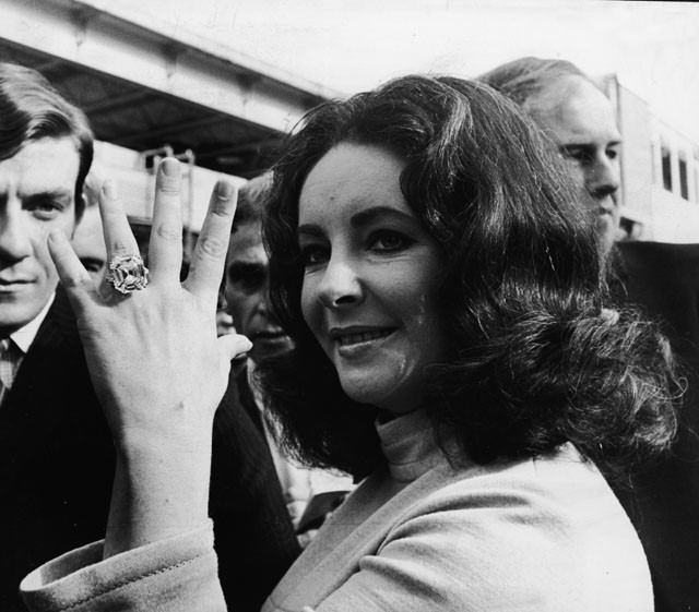2. Elizabeth TaylorGyűrű értéke: 12,2 millió ausztrál dollár - kb. 2,6 milliárd Ft
