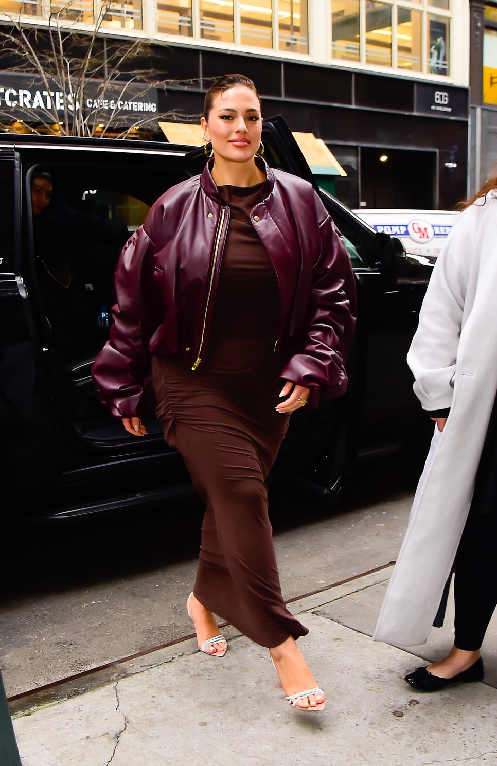 A monokróm tavaszi sztárstílus a befutó Ashley Graham szerint