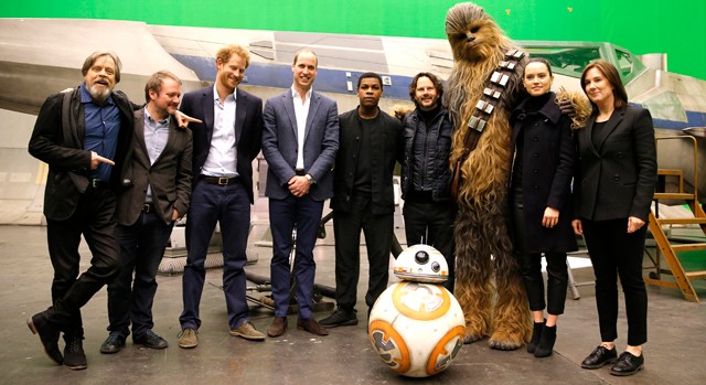 Vilmos és Harry herceg a Csillagok háborúja premierjén