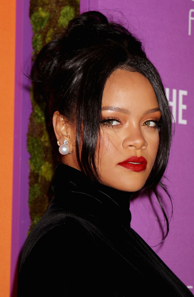 Hű: Olyan ruhát még nem láttál, amilyet Rihanna viselt a vörös szőnyegen