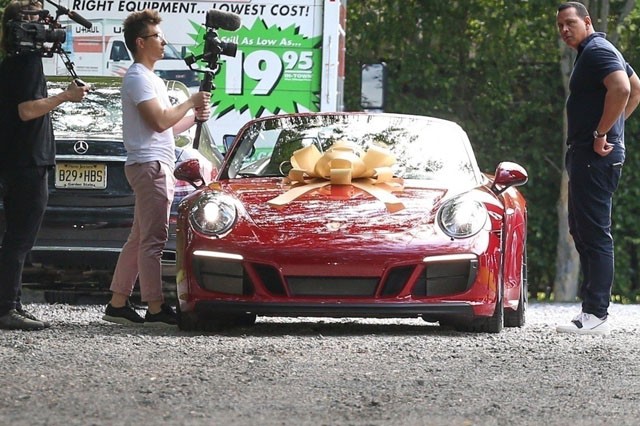 Ezt kapta Jennifer Lopez szerelmétől 50. születésnapjára