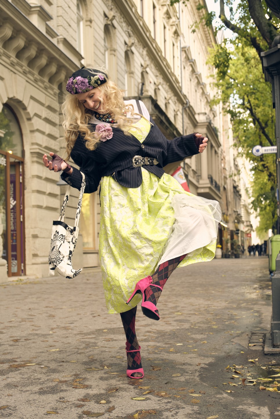 Spilák Klára imádta a különböző darabok izgalmas párosításait - Cipő: Marks & Spencer, Kiegészítők: vintage, a stylist sajátja, Táska: vintage