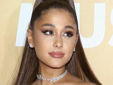 Na ne! Ariana Grande ikonikus lófarka nem kísérte el turnéjára az énekesnőt