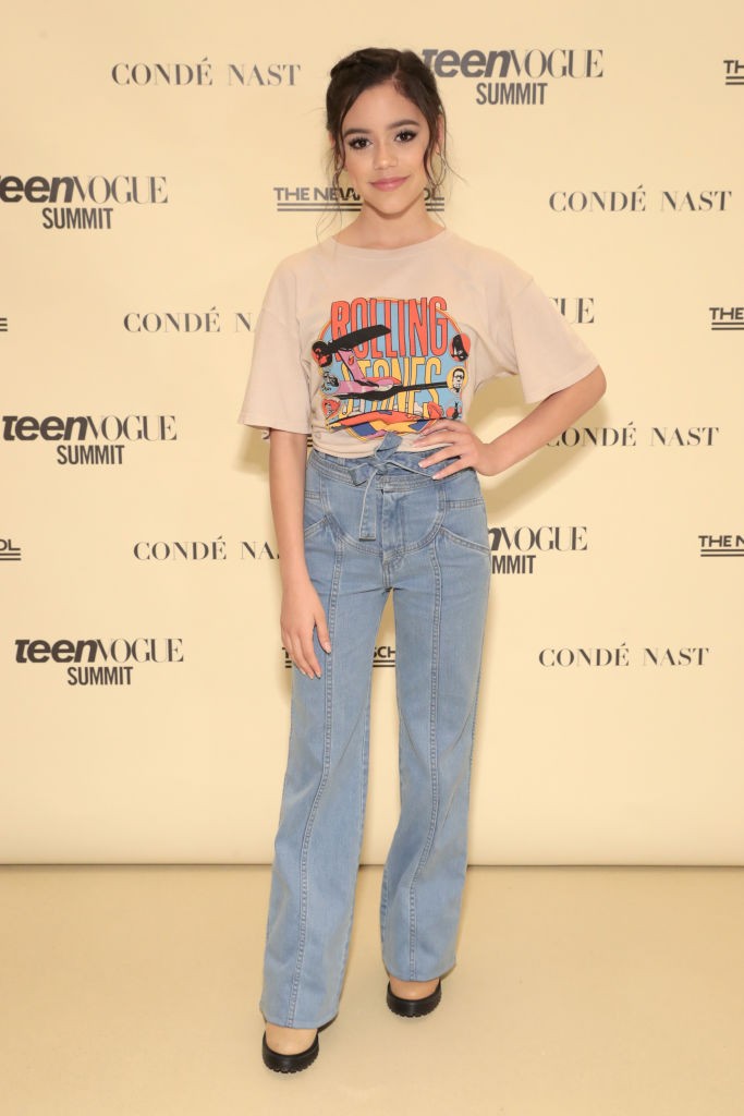 Jenna Ortega tudja, hogy kell a leghétköznapibb szettből is stílusost varázsolni