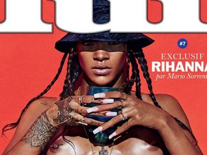 Kutyapózban pucsít Rihanna, meztelenül