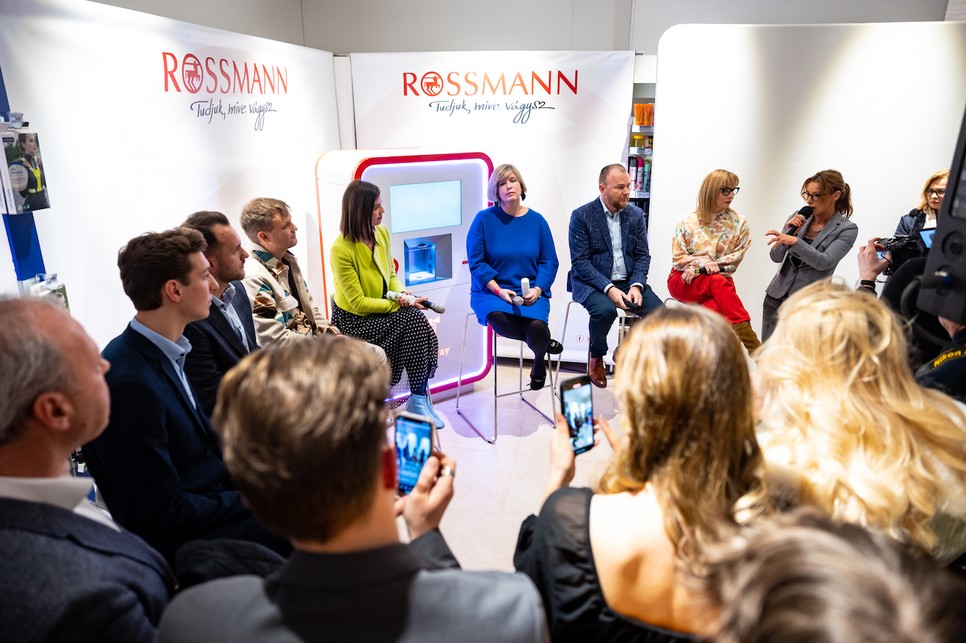 Több környezettudatos híresség beszélgetett a Respray automata bemutató eseményén