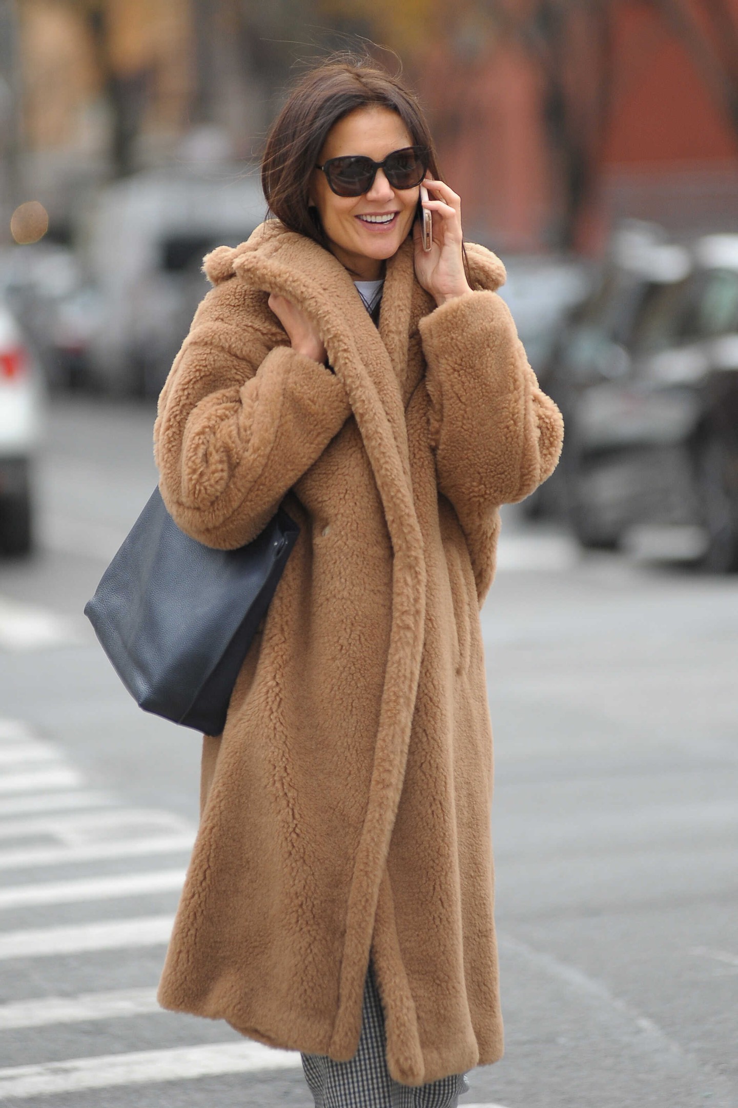 Katie Holmes a Max Mara Teddy kabátjában